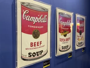 Lattine Campbell's Soup di Andy Warhol in mostra a Milano