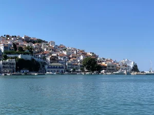 Città e porto dell'isola di Skopelos